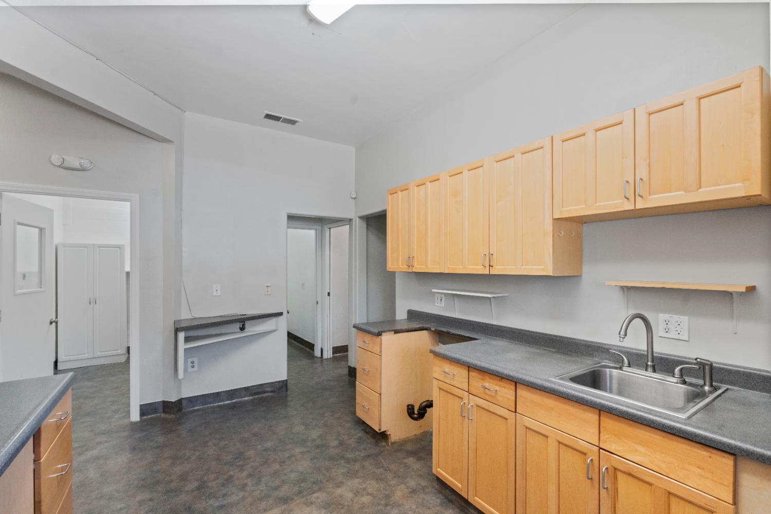 24 S 3rd St, Patterson, CA 95363