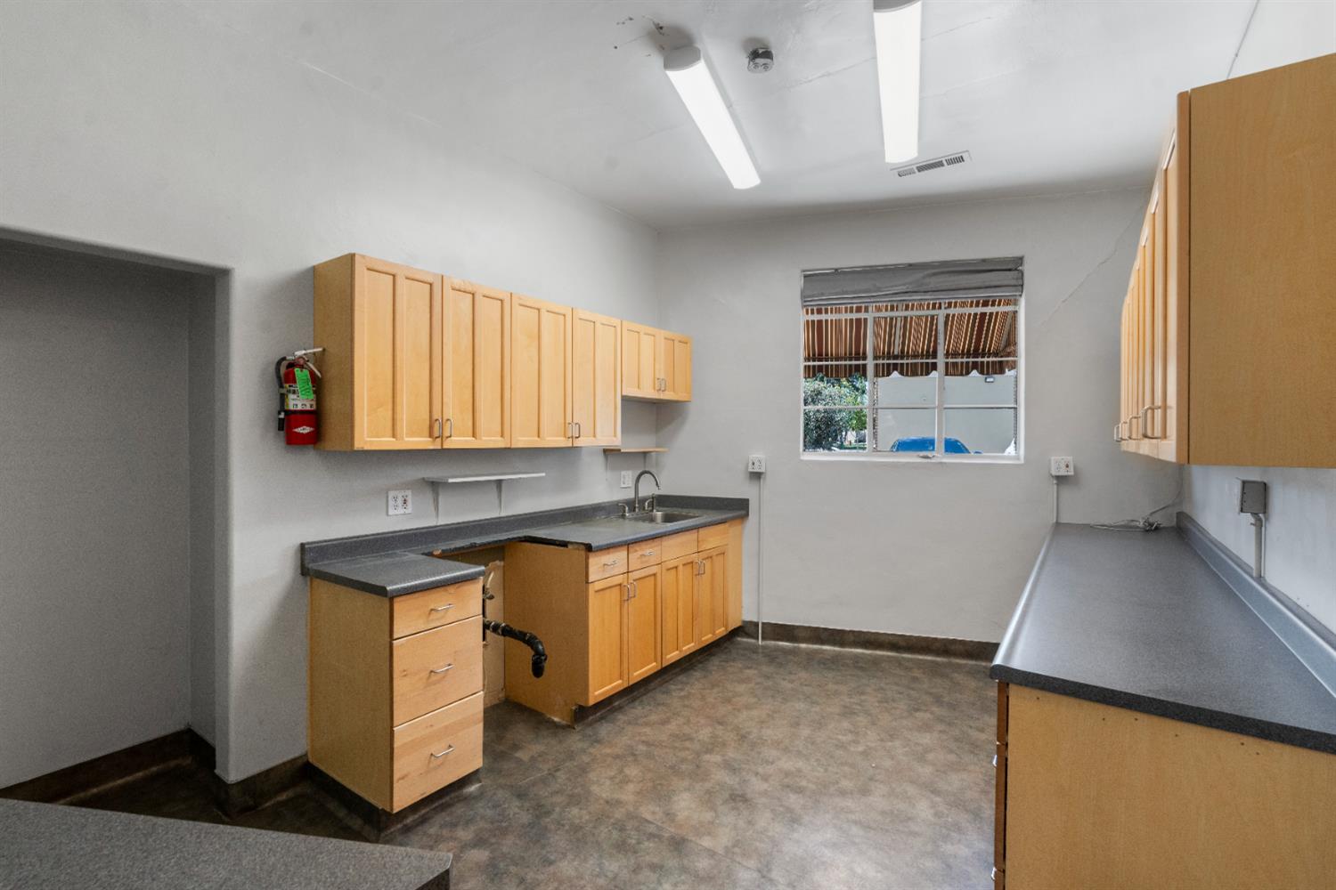 24 S 3rd St, Patterson, CA 95363