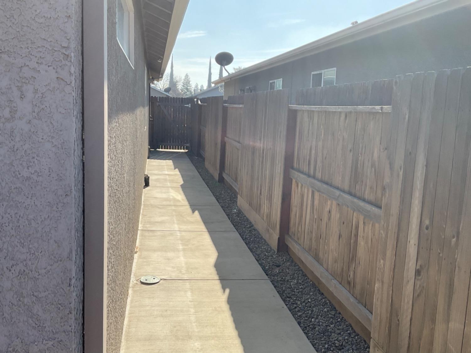 2094 W Pincay St, Merced, CA 95348