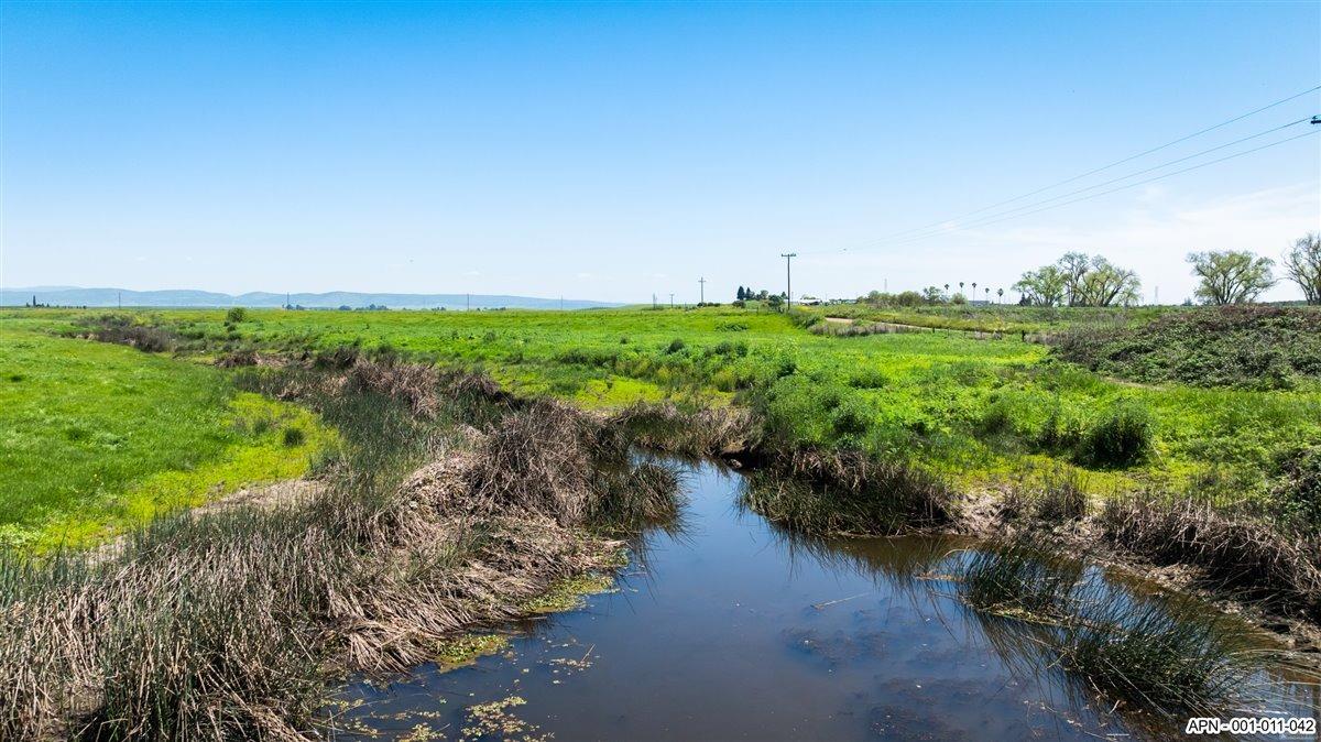 42 26 Mile Road, Oakdale, CA 95361