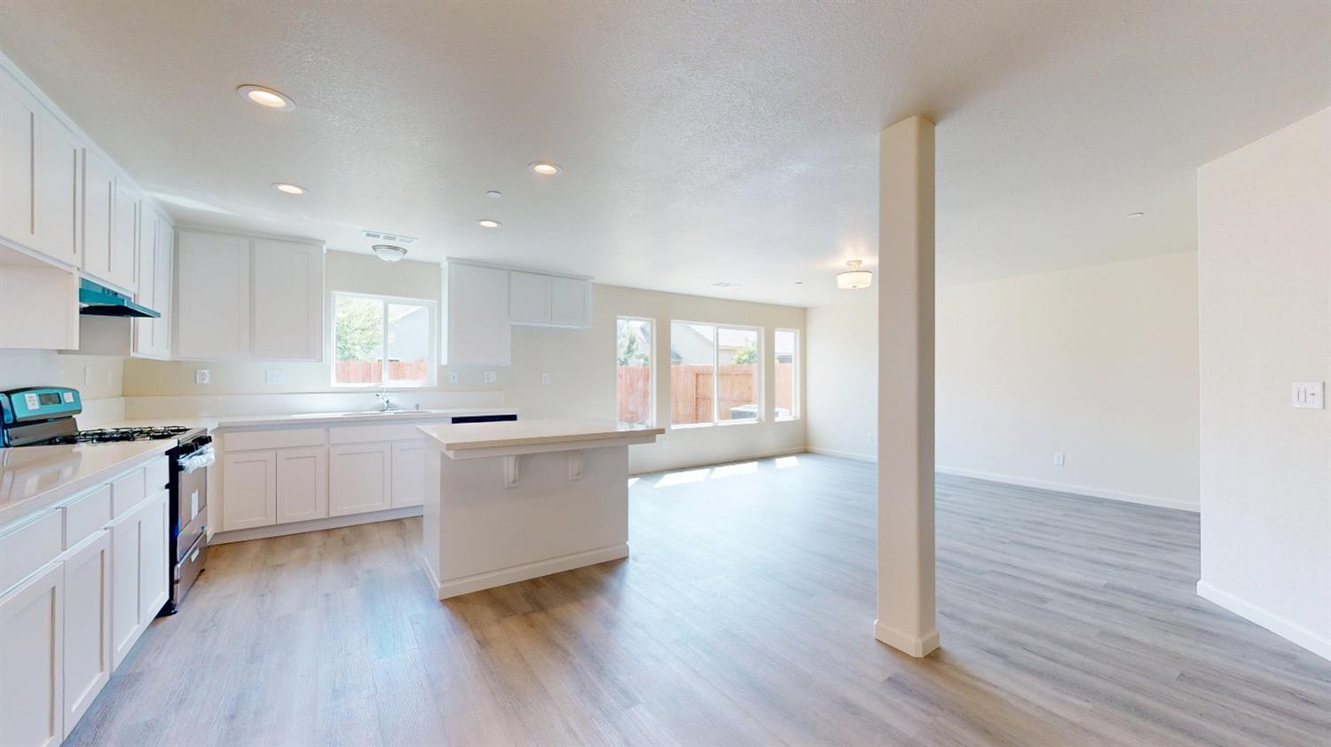 5630 Landon Ln, Riverbank, CA 95367