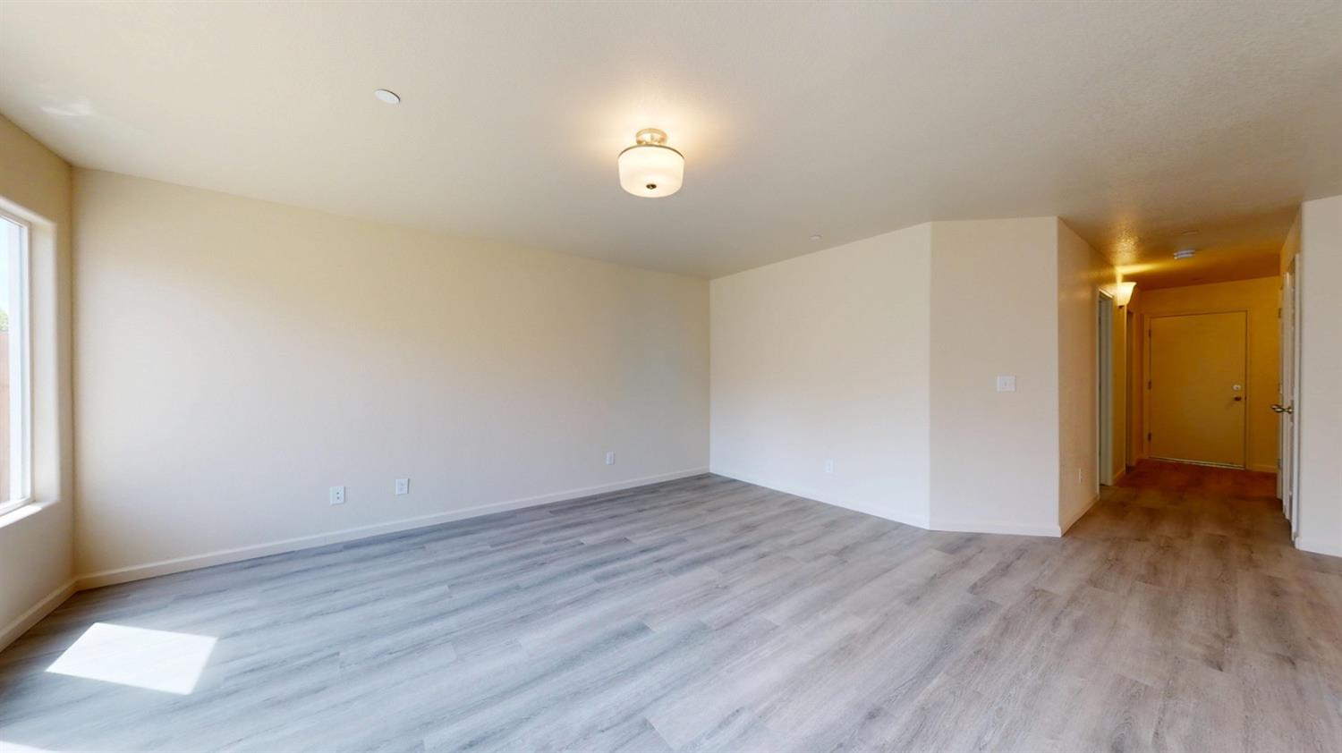 5630 Landon Ln, Riverbank, CA 95367