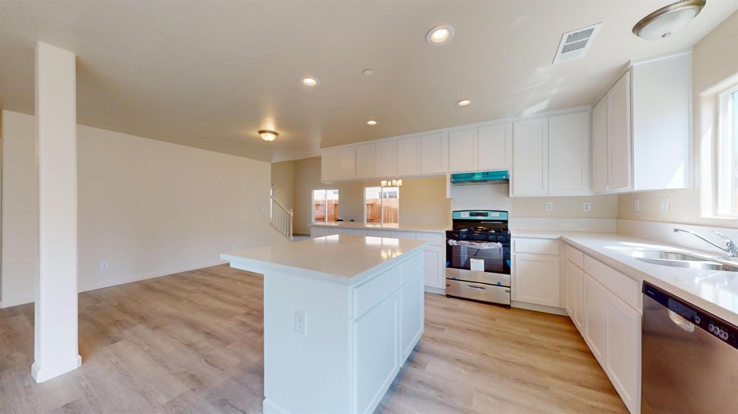 5630 Landon Ln, Riverbank, CA 95367