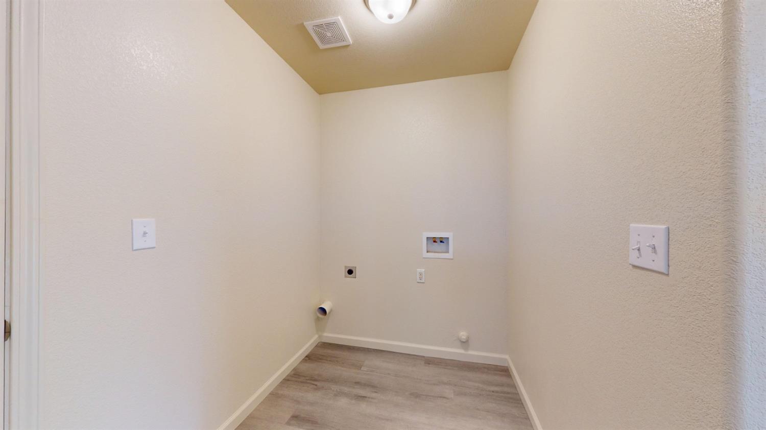 5630 Landon Ln, Riverbank, CA 95367