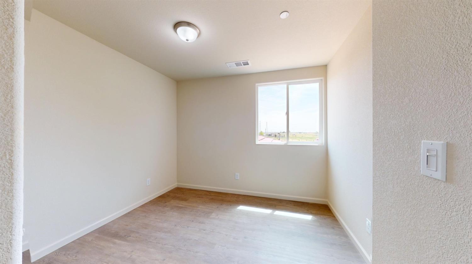 5555 Landon Ln, Riverbank, CA 95367