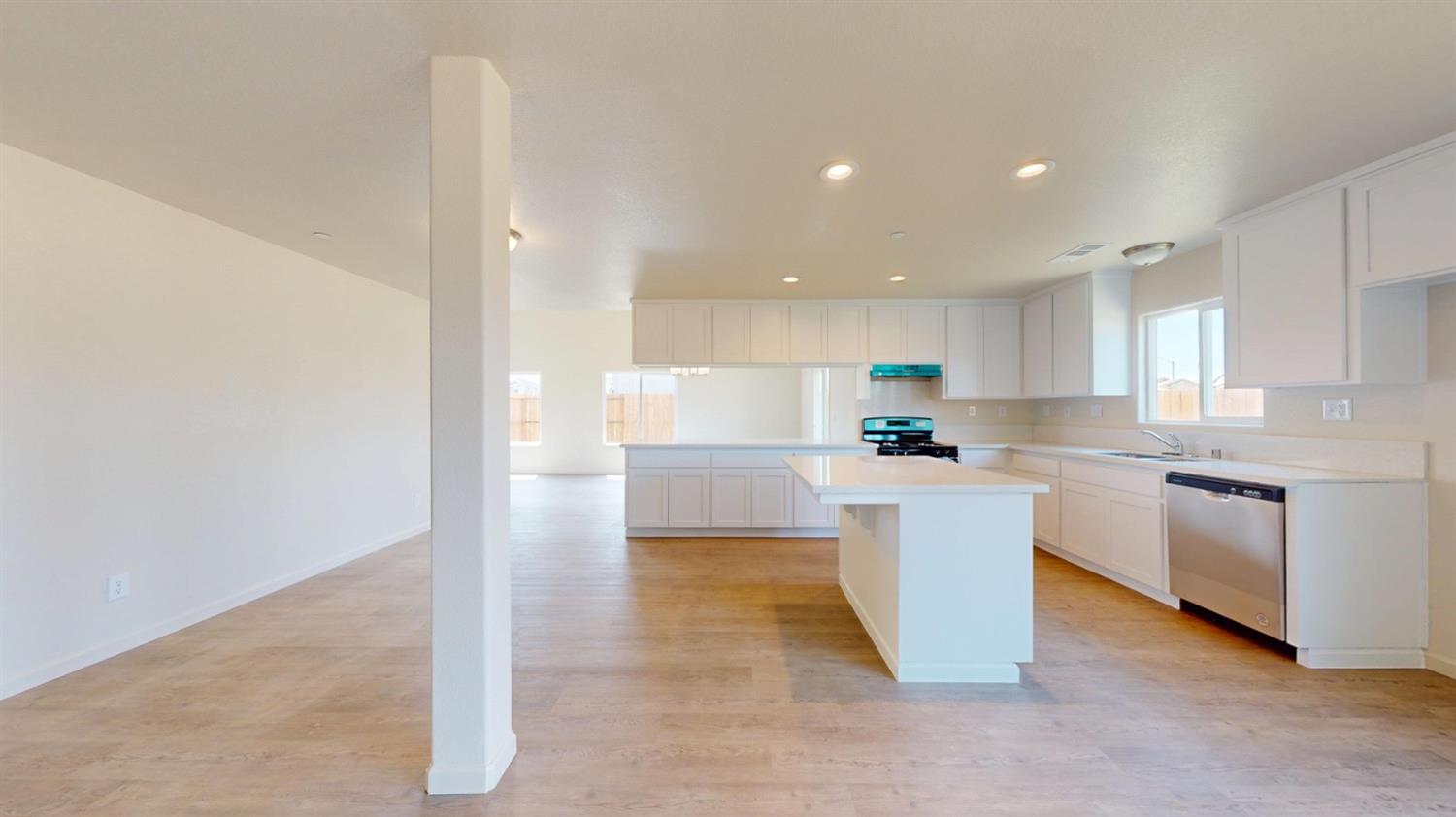 5567 Landon Ln, Riverbank, CA 95367