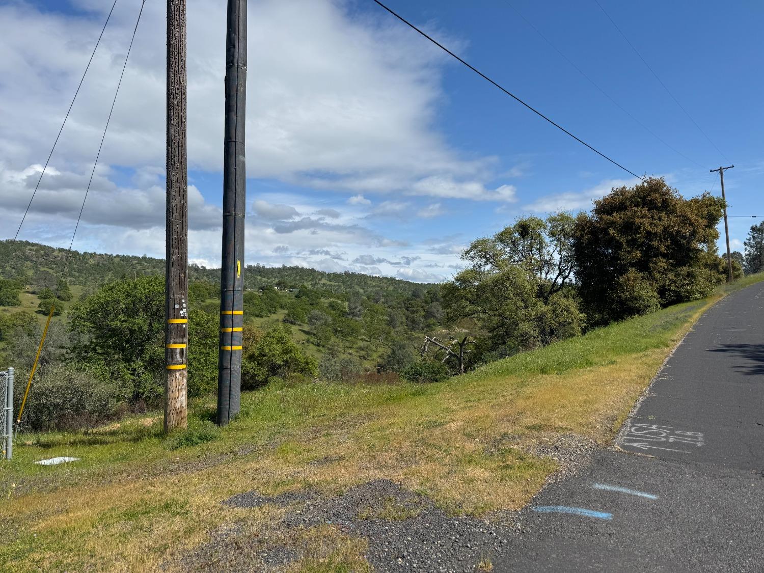 679 Zarzamora, La Grange, CA 95329