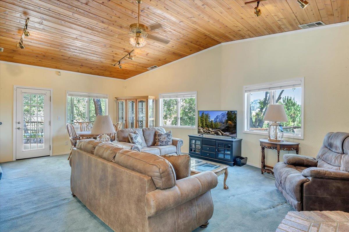 1070 Copper Cove Dr, Copperopolis, CA 95228