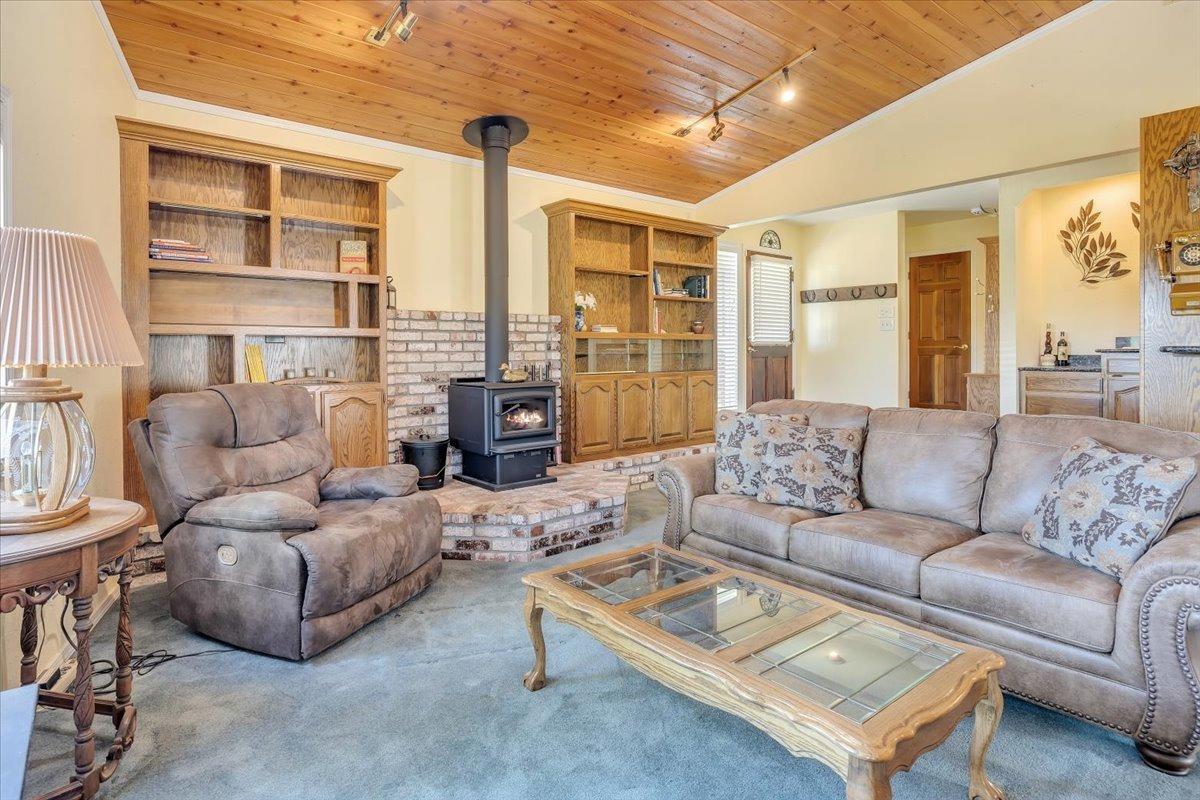 1070 Copper Cove Dr, Copperopolis, CA 95228