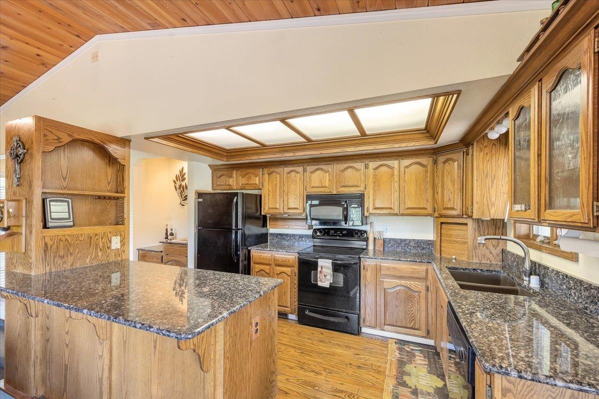 1070 Copper Cove Dr, Copperopolis, CA 95228