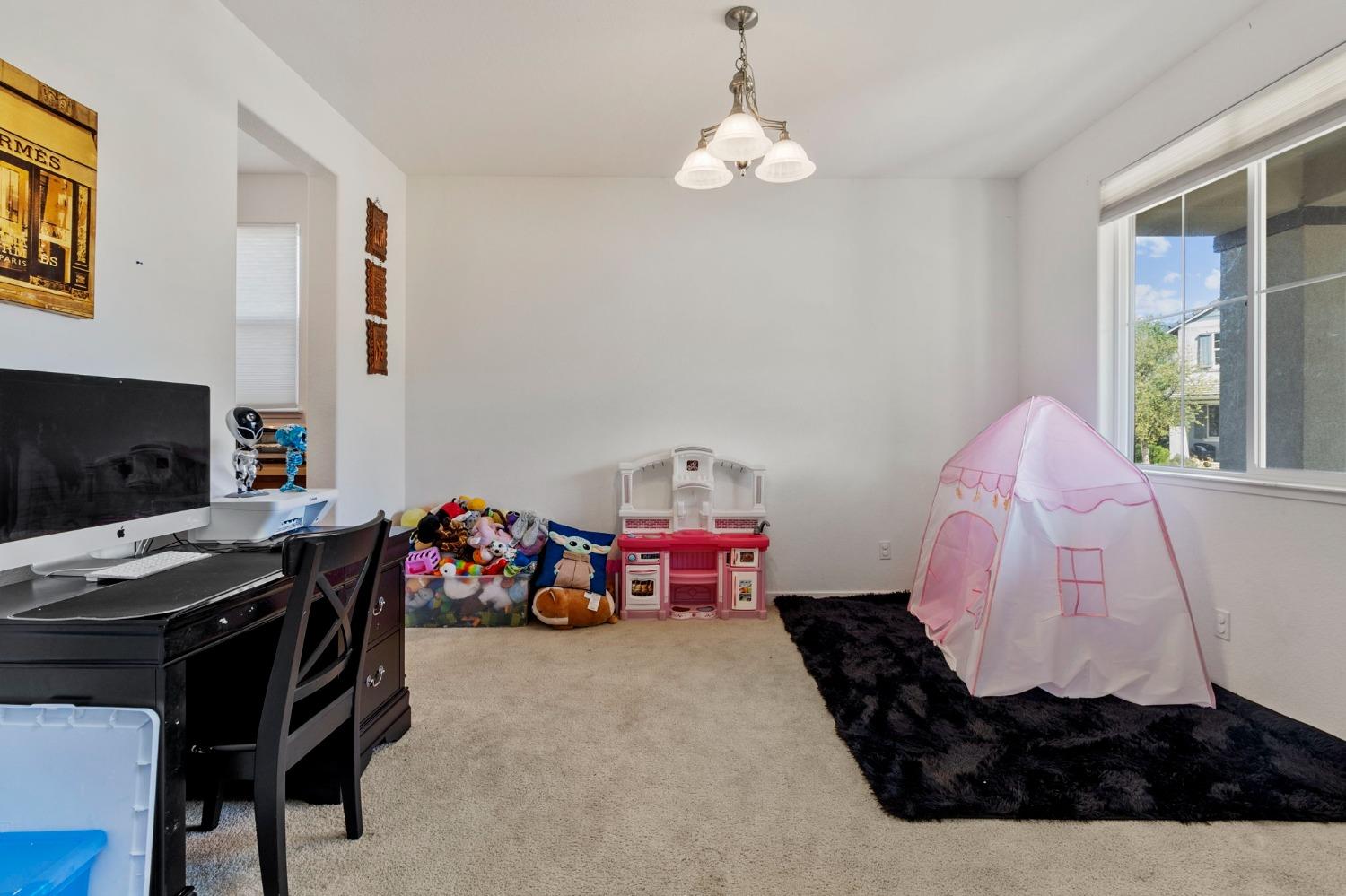 20744 Fairway Dr, Patterson, CA 95363