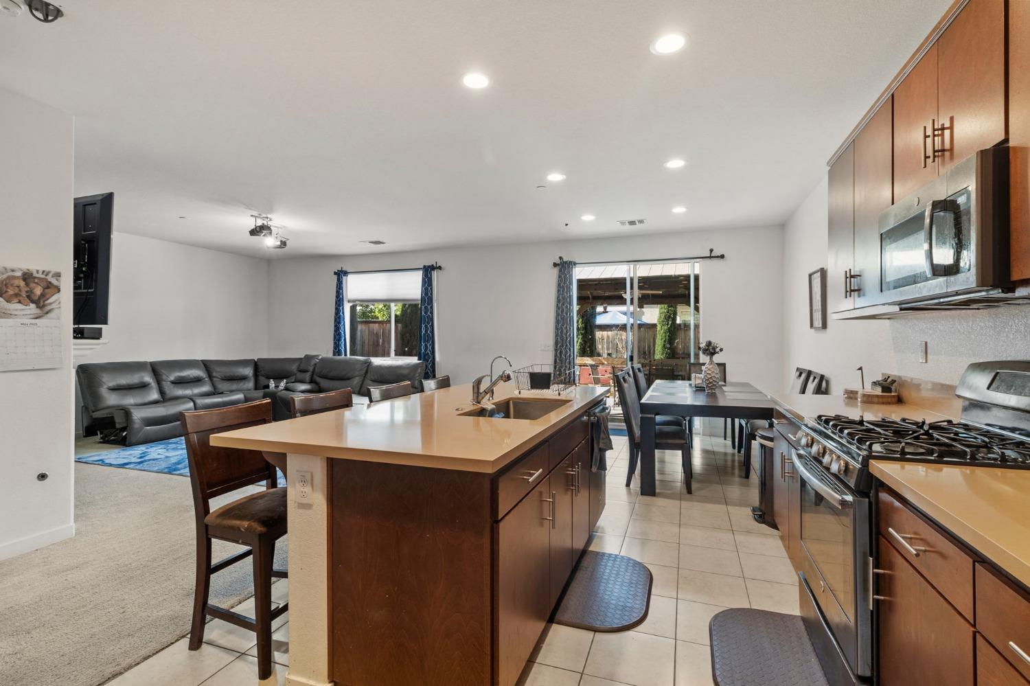 20744 Fairway Dr, Patterson, CA 95363