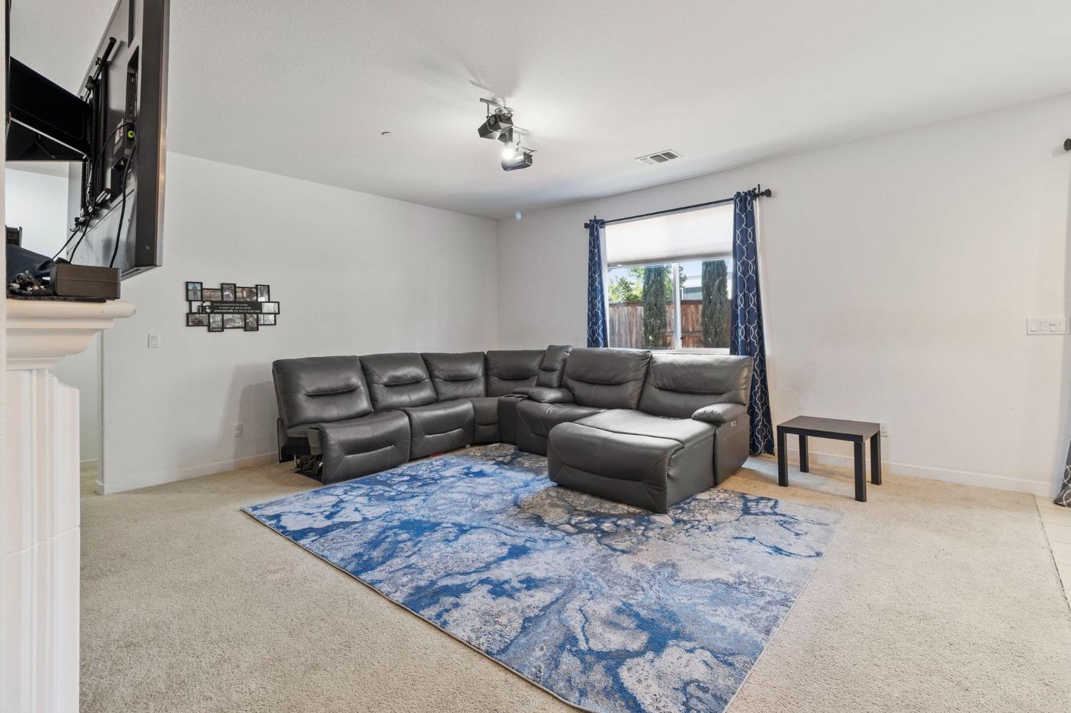 20744 Fairway Dr, Patterson, CA 95363