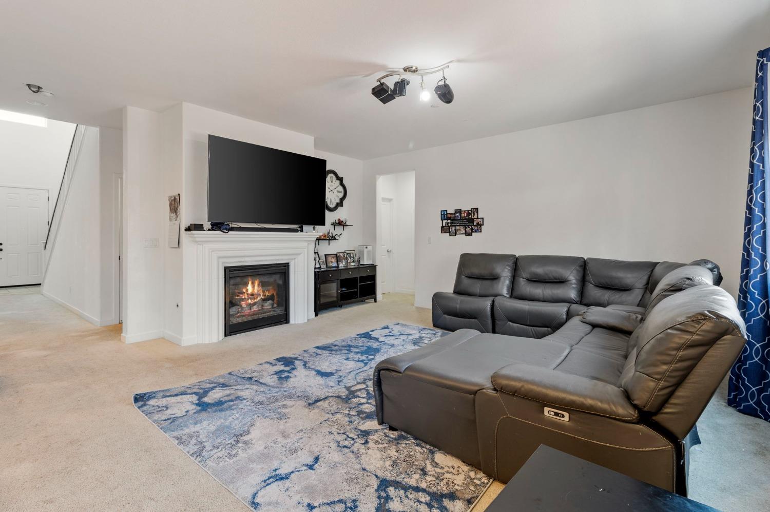 20744 Fairway Dr, Patterson, CA 95363