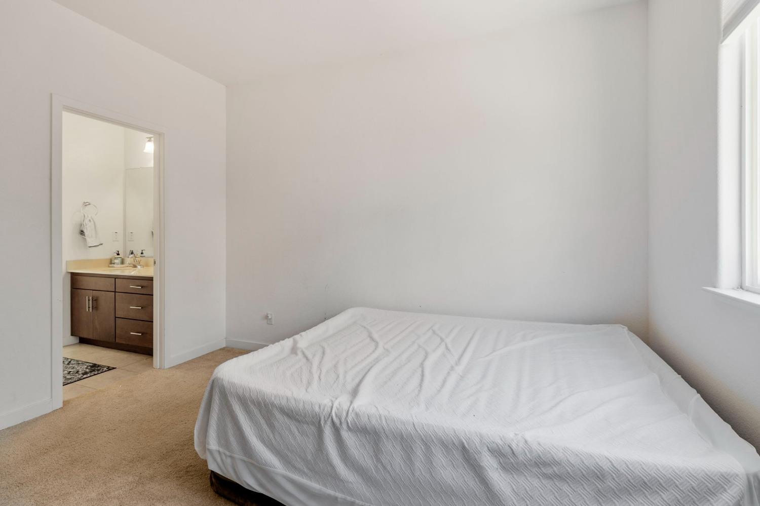 20744 Fairway Dr, Patterson, CA 95363