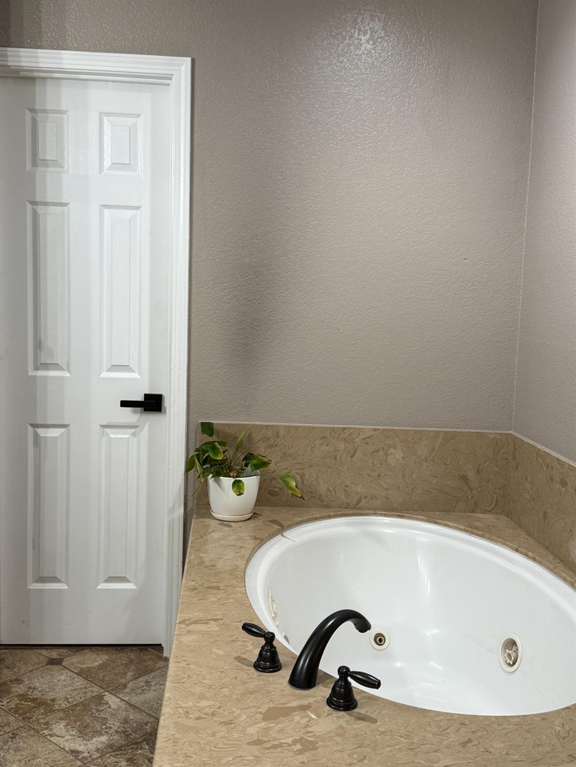 475 Santa Barbara St, Los Banos, CA 93635