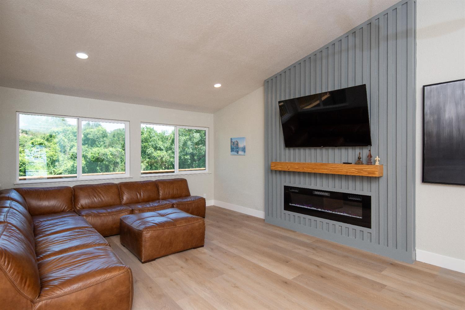 892 River Bluff Dr, Oakdale, CA 95361