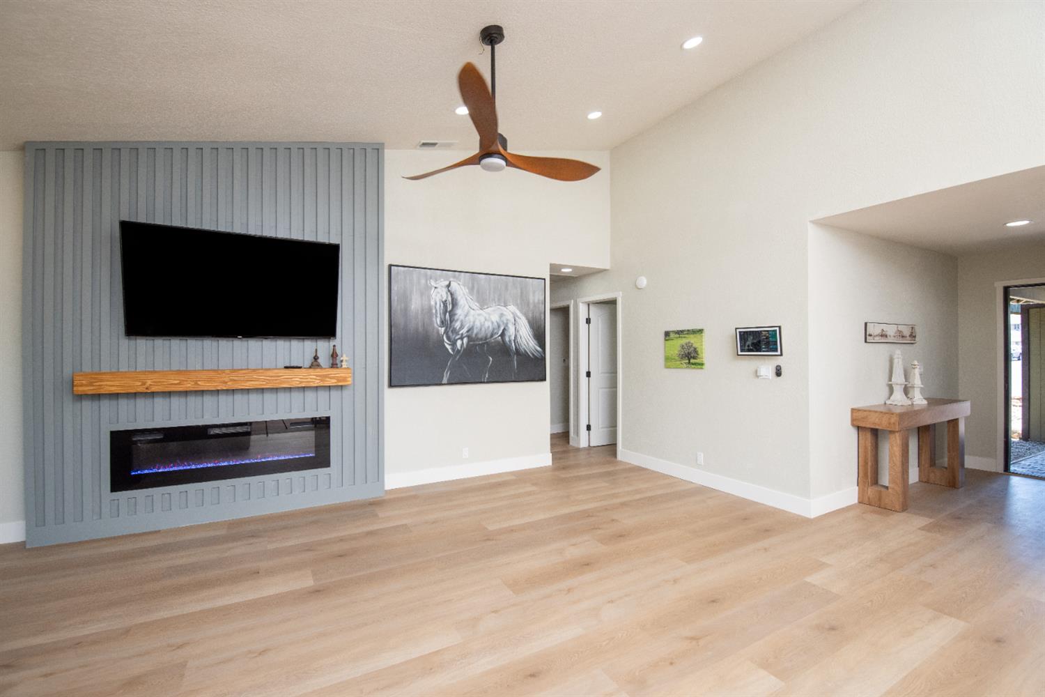 892 River Bluff Dr, Oakdale, CA 95361