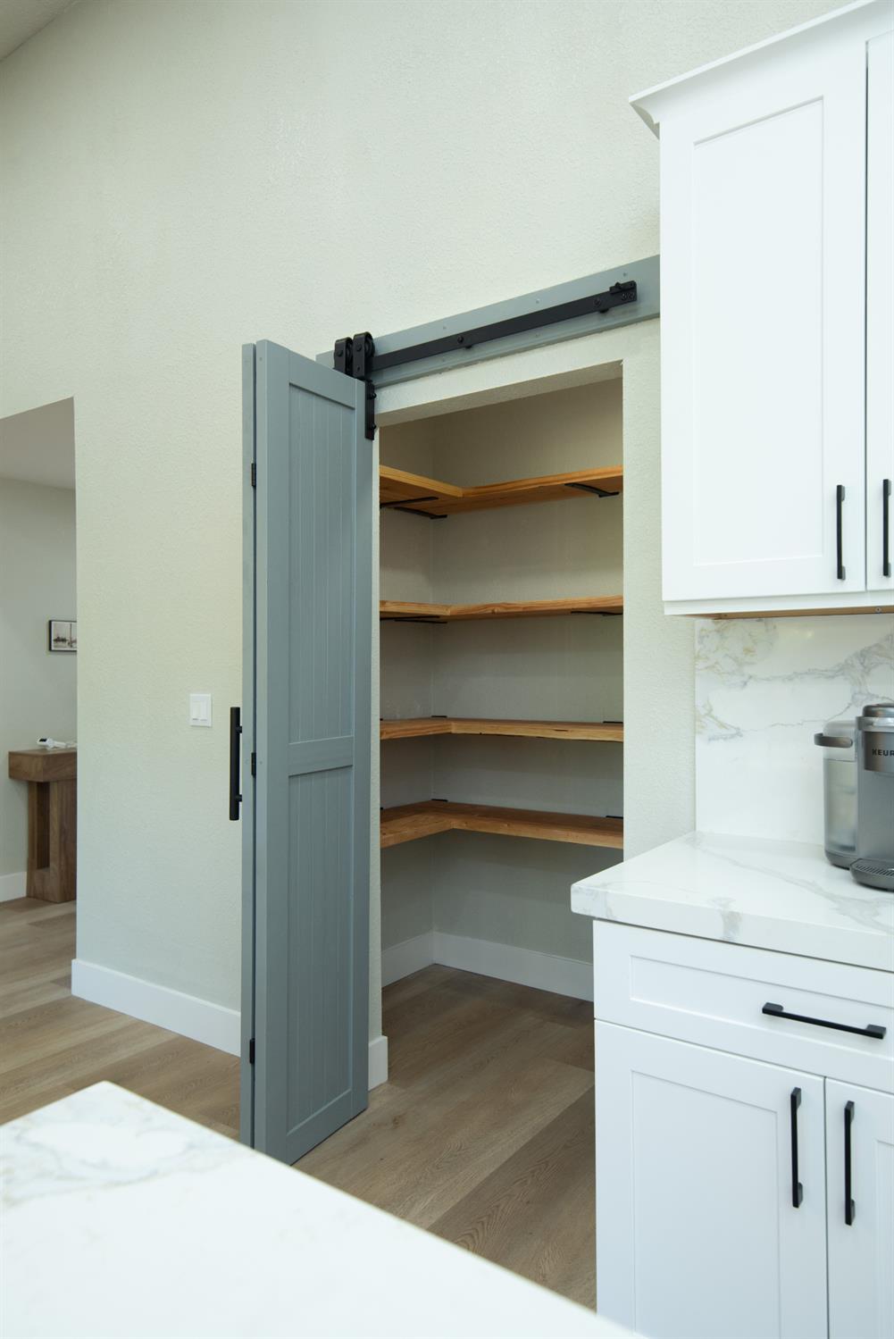 892 River Bluff Dr, Oakdale, CA 95361