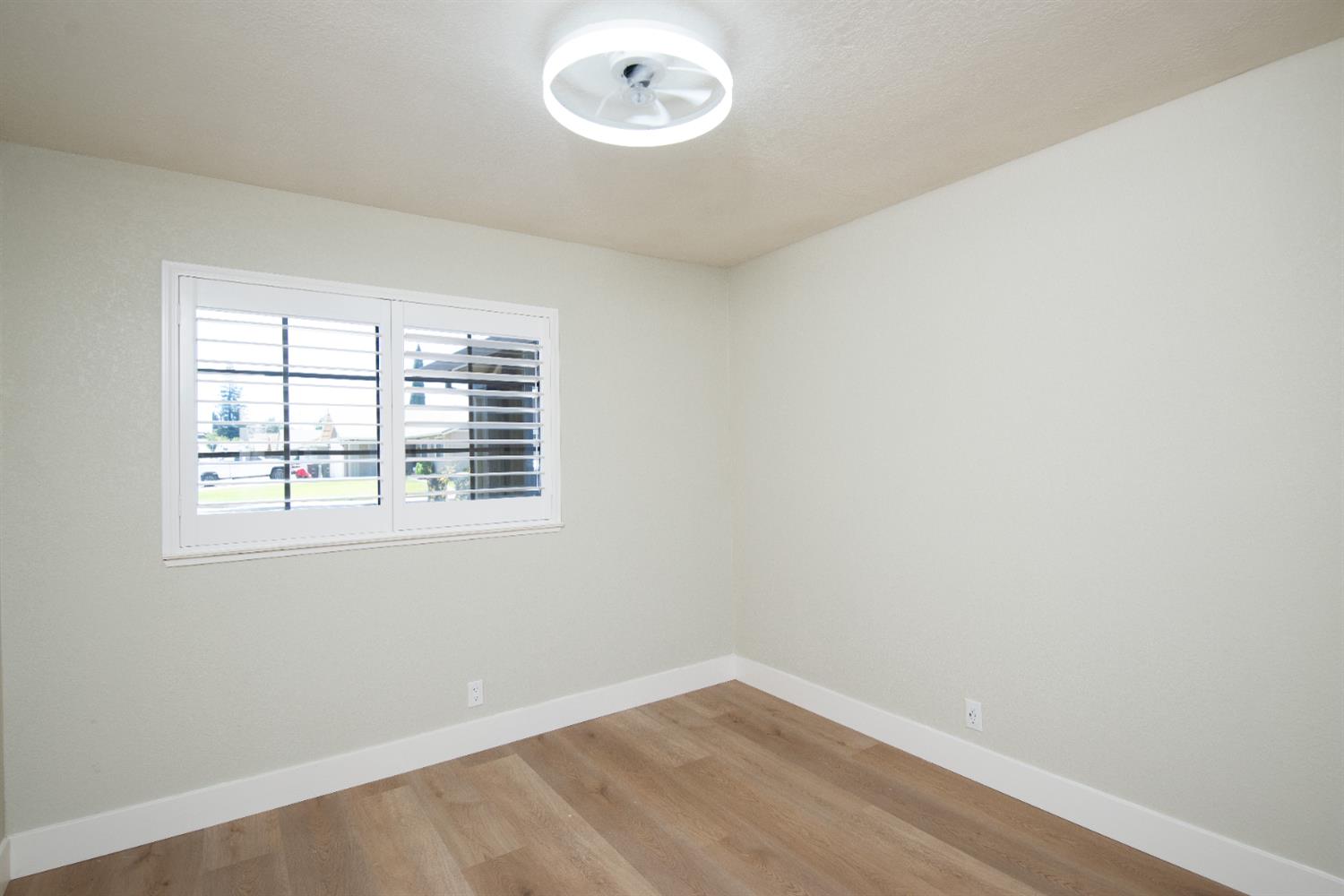 892 River Bluff Dr, Oakdale, CA 95361