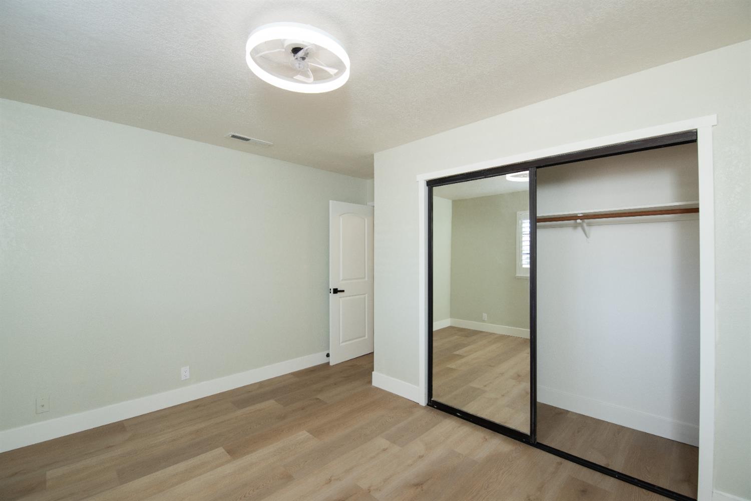 892 River Bluff Dr, Oakdale, CA 95361