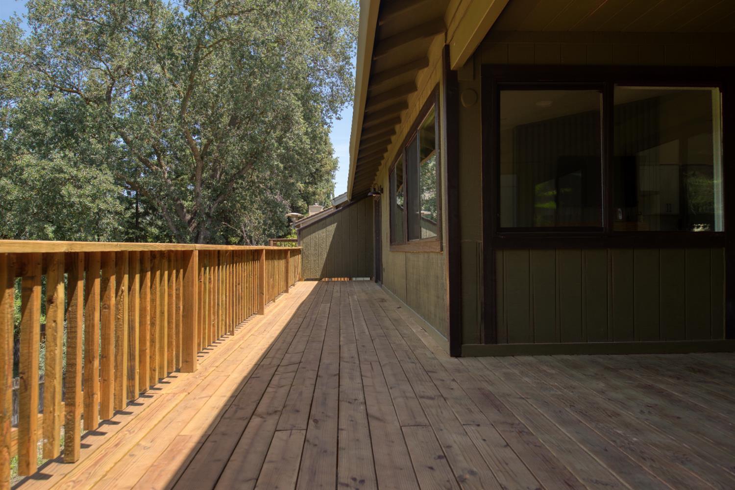 892 River Bluff Dr, Oakdale, CA 95361