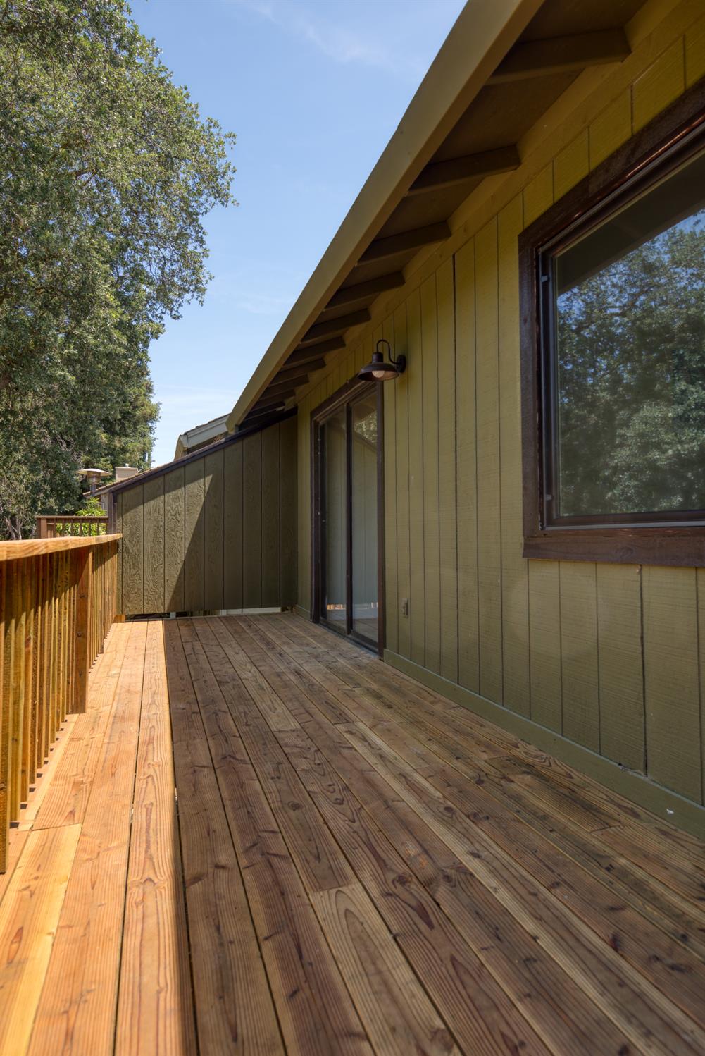 892 River Bluff Dr, Oakdale, CA 95361