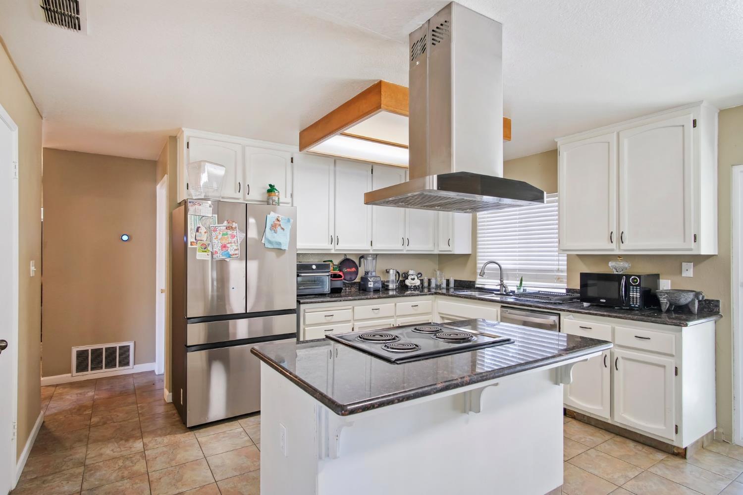 1357 Mark Ct, Turlock, CA 95380