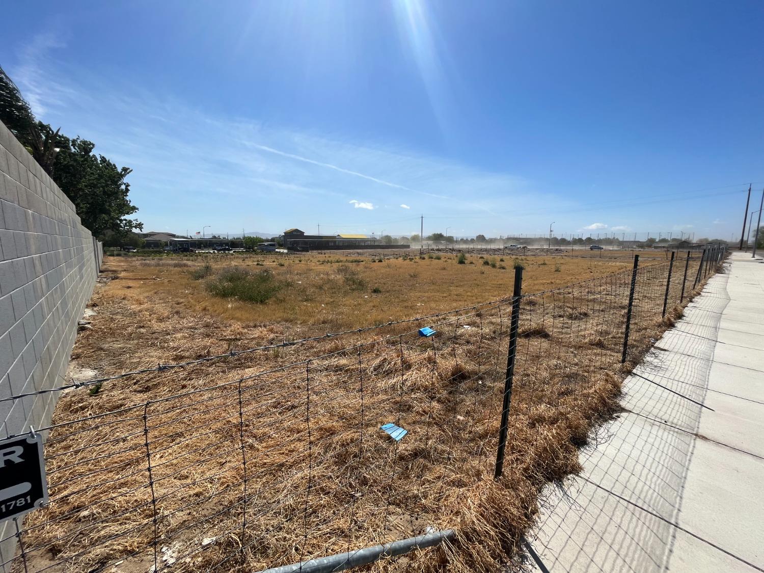 2038 Wawona St, Manteca, CA 95337