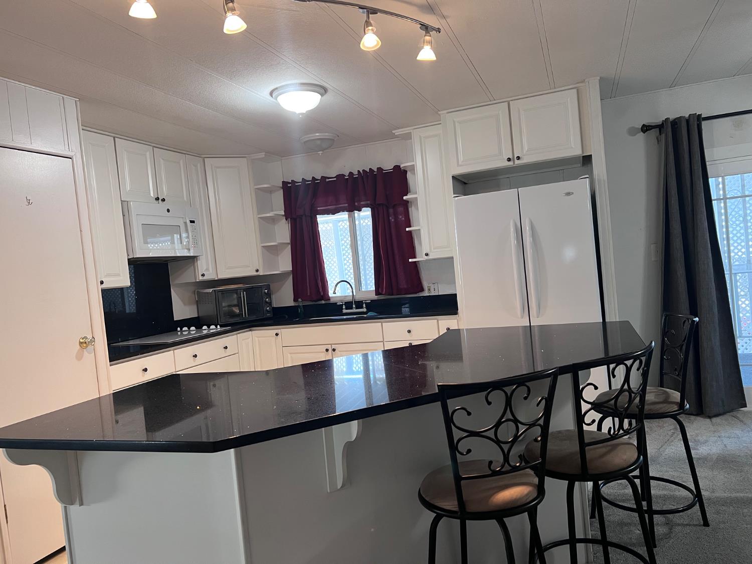 3913 Waimea Ln, Modesto, CA 95355