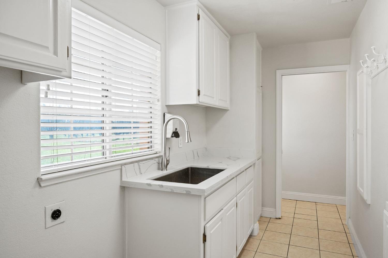 6312 Skittone Rd, Modesto, CA 95356