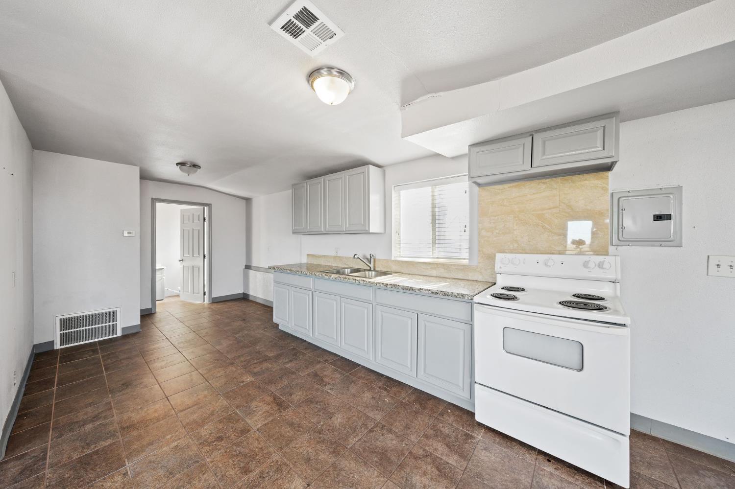 6312 Skittone Rd, Modesto, CA 95356