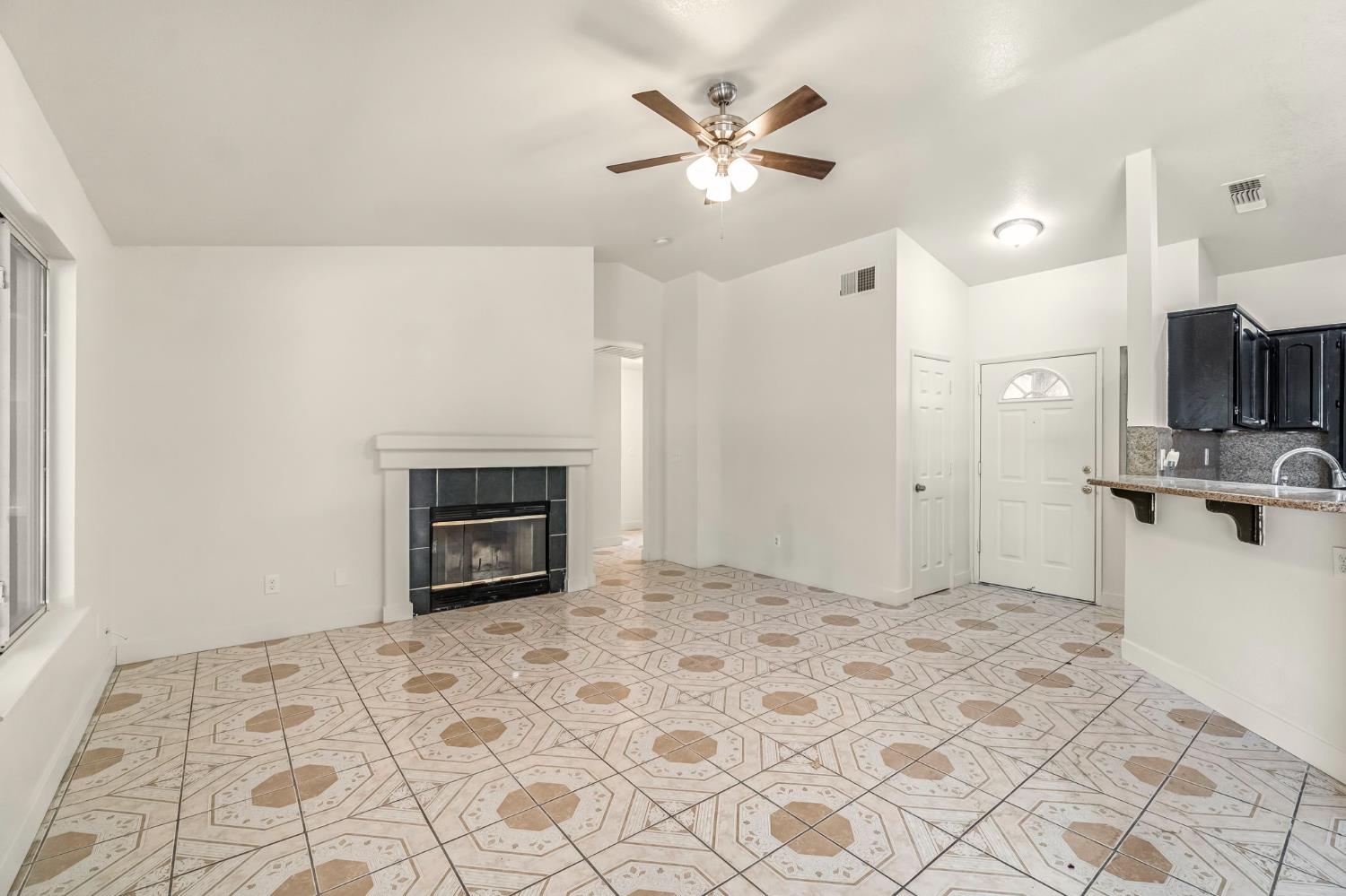 5140 E Belgravia Ave, Fresno, CA 93725