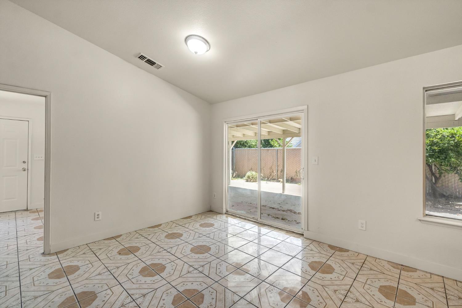 5140 E Belgravia Ave, Fresno, CA 93725