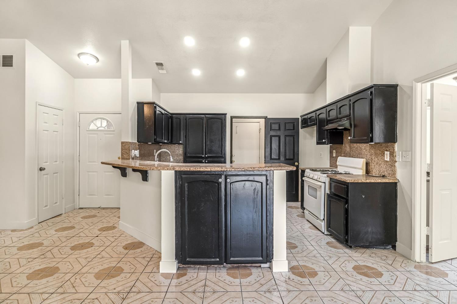 5140 E Belgravia Ave, Fresno, CA 93725