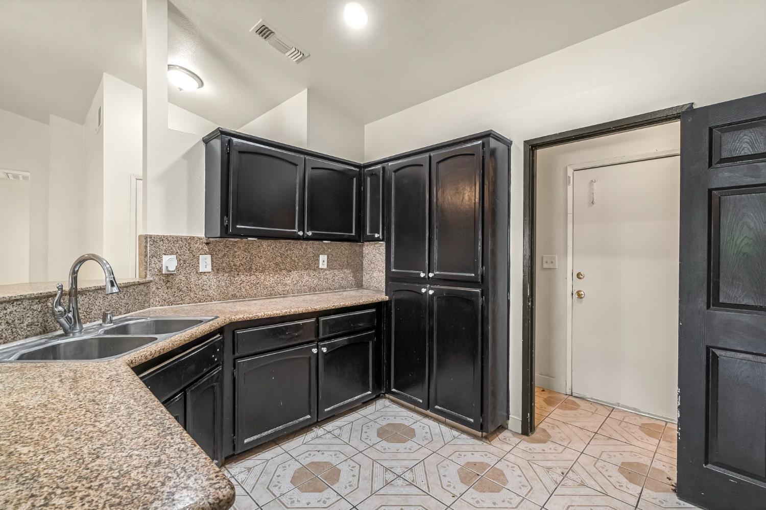 5140 E Belgravia Ave, Fresno, CA 93725