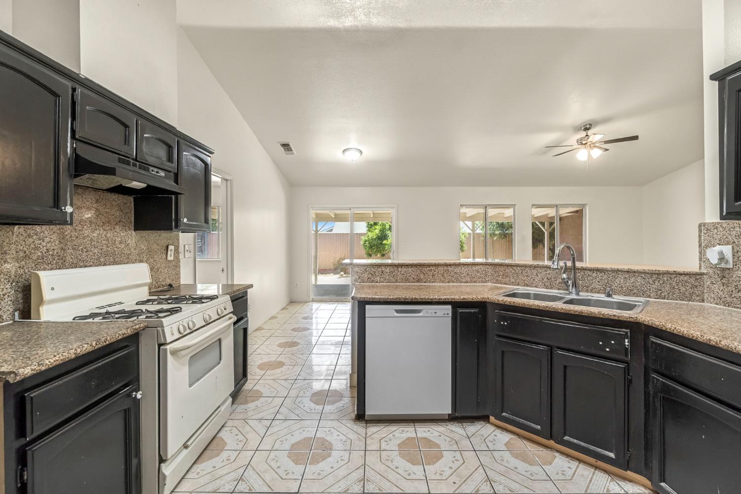 5140 E Belgravia Ave, Fresno, CA 93725