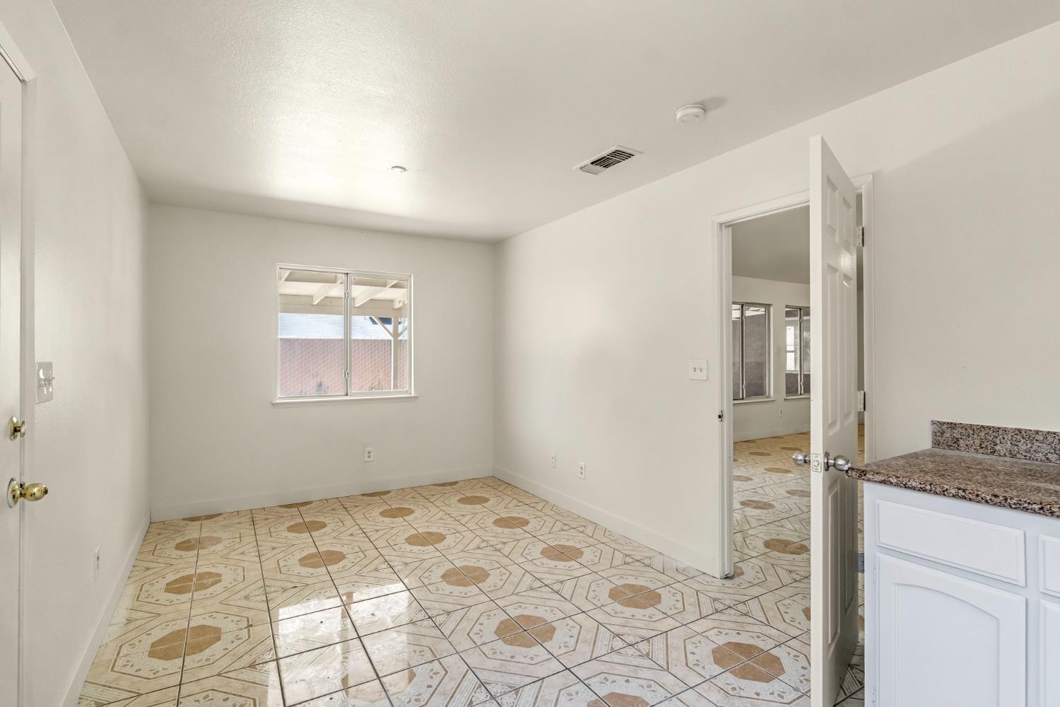 5140 E Belgravia Ave, Fresno, CA 93725