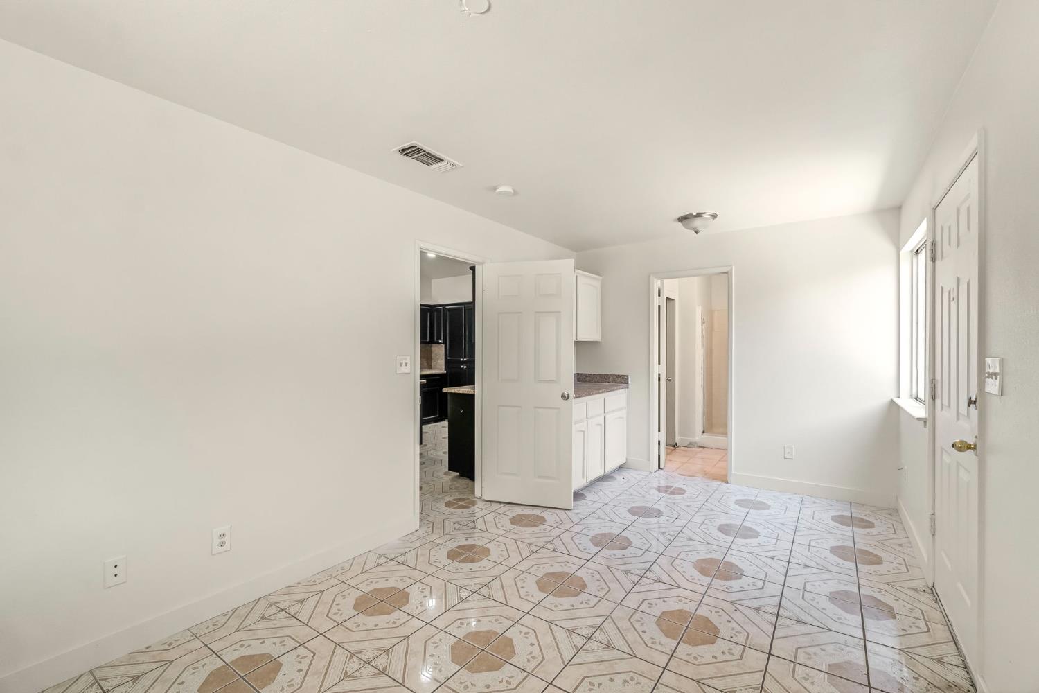 5140 E Belgravia Ave, Fresno, CA 93725