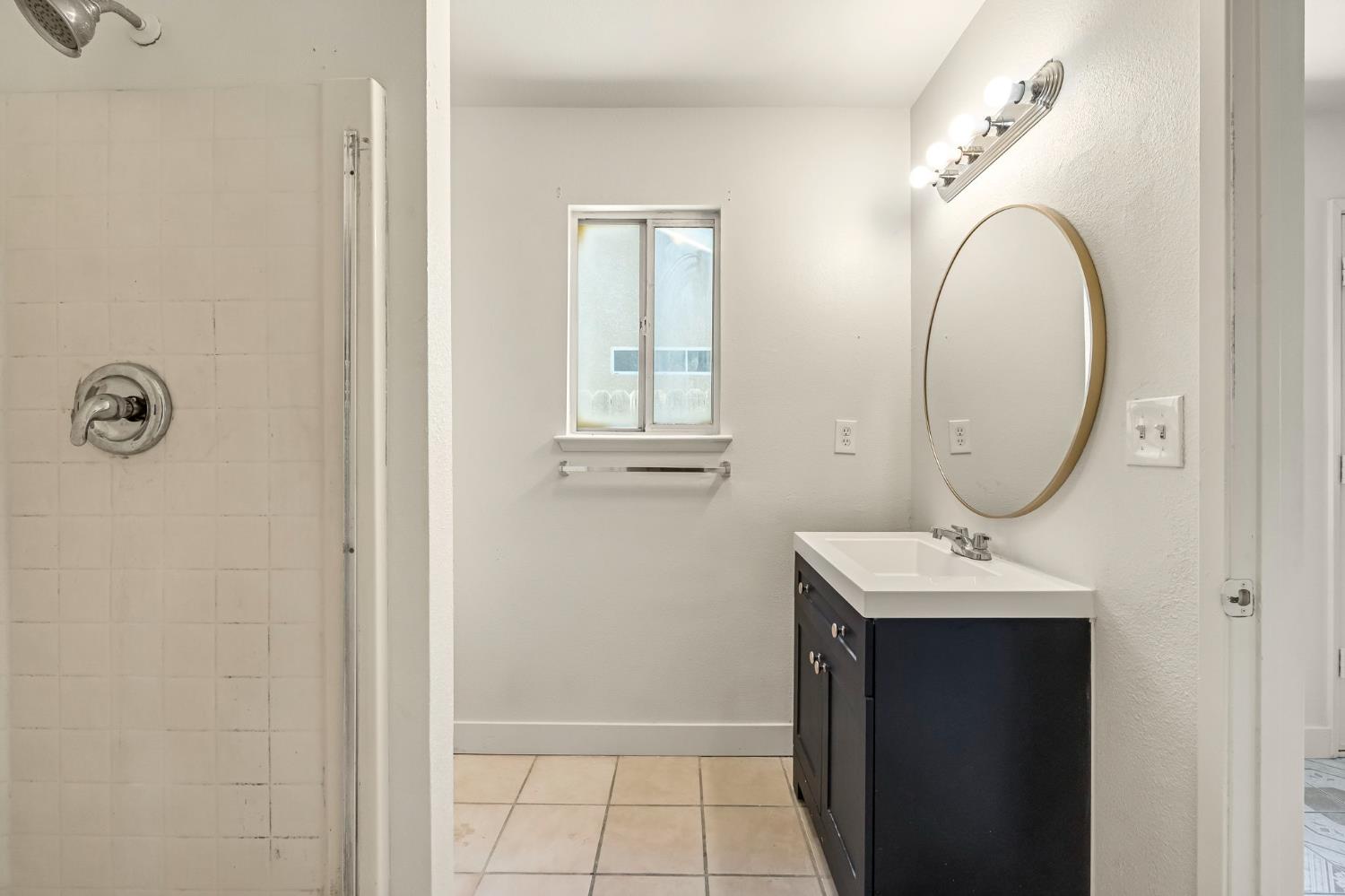 5140 E Belgravia Ave, Fresno, CA 93725