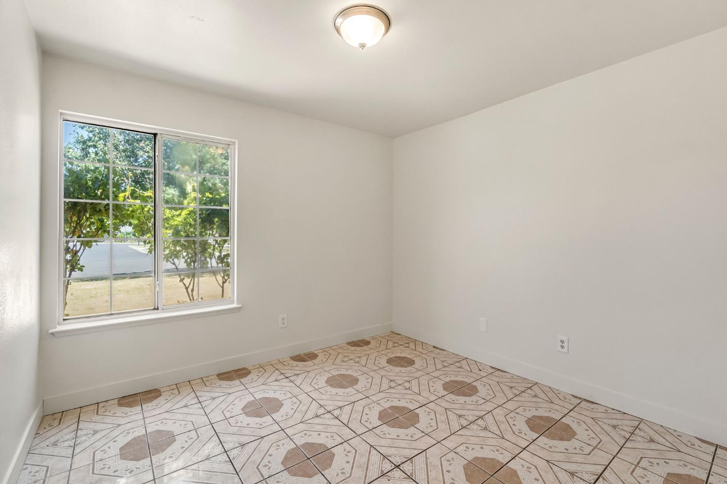 5140 E Belgravia Ave, Fresno, CA 93725