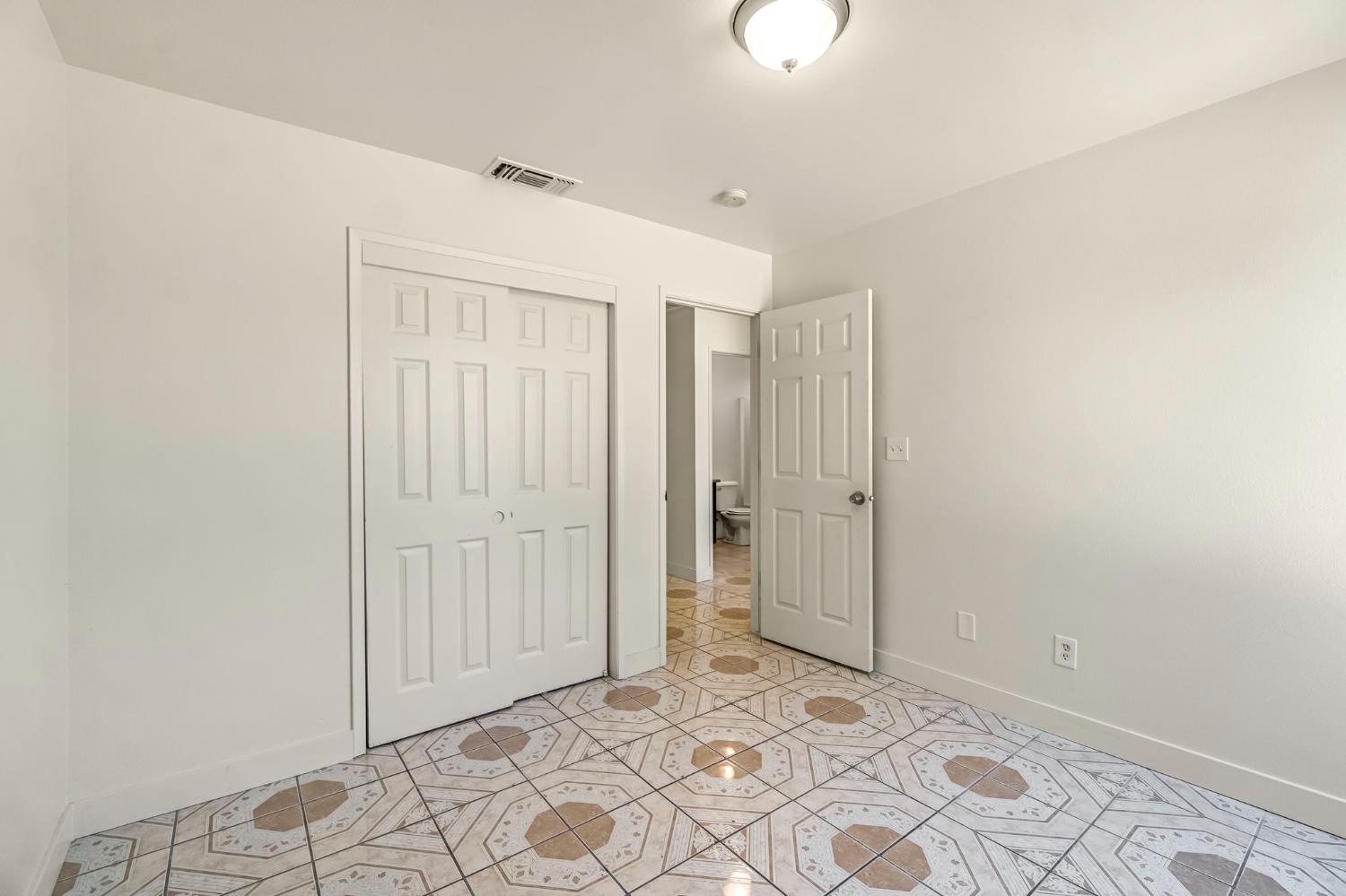 5140 E Belgravia Ave, Fresno, CA 93725