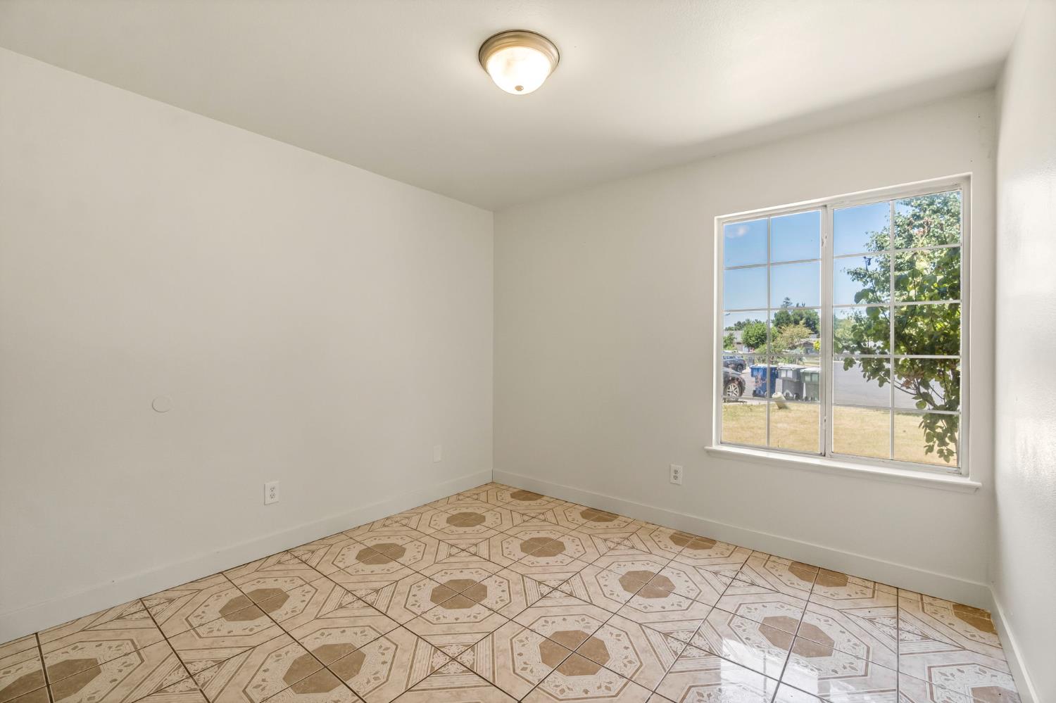 5140 E Belgravia Ave, Fresno, CA 93725