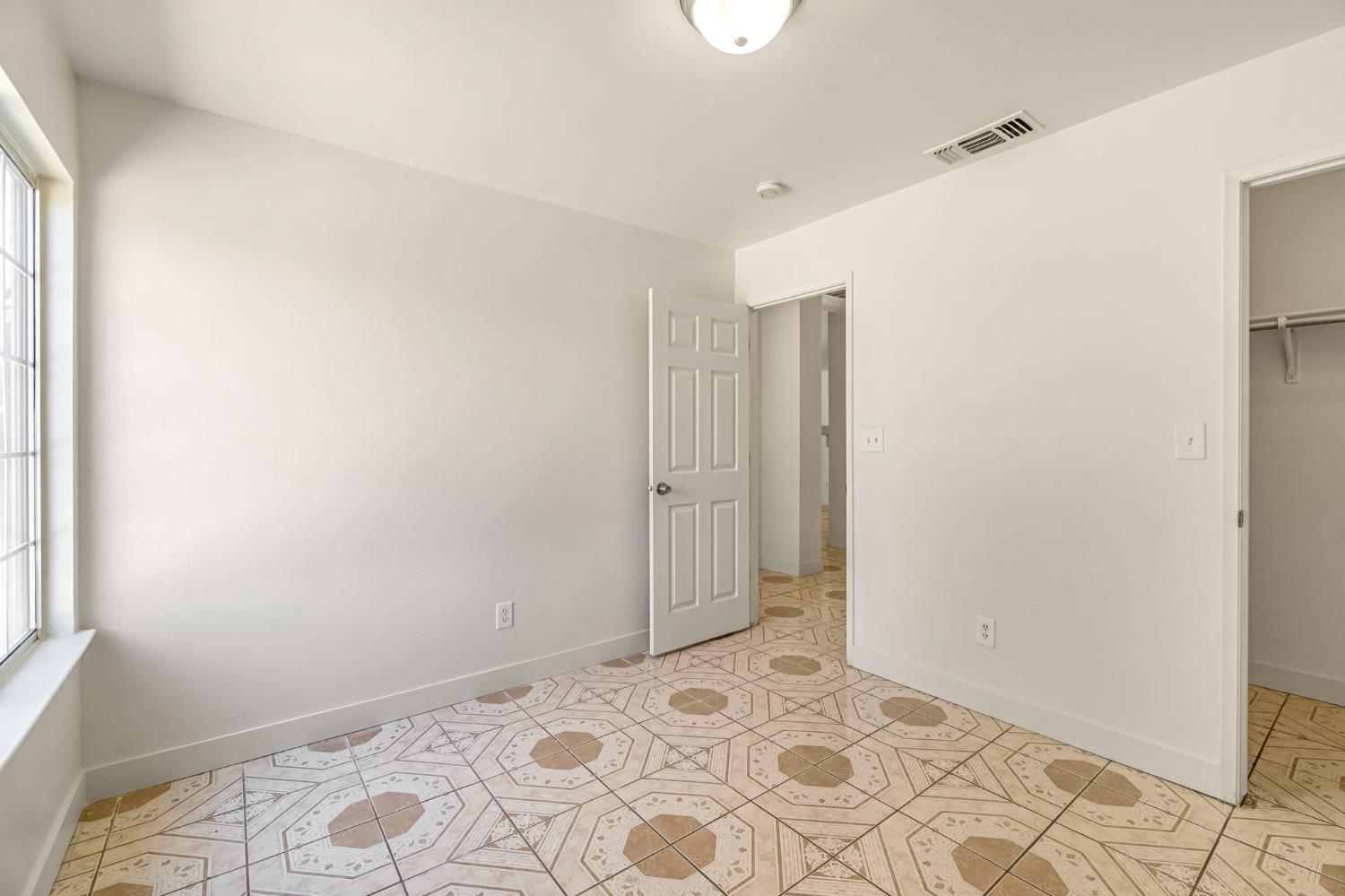 5140 E Belgravia Ave, Fresno, CA 93725