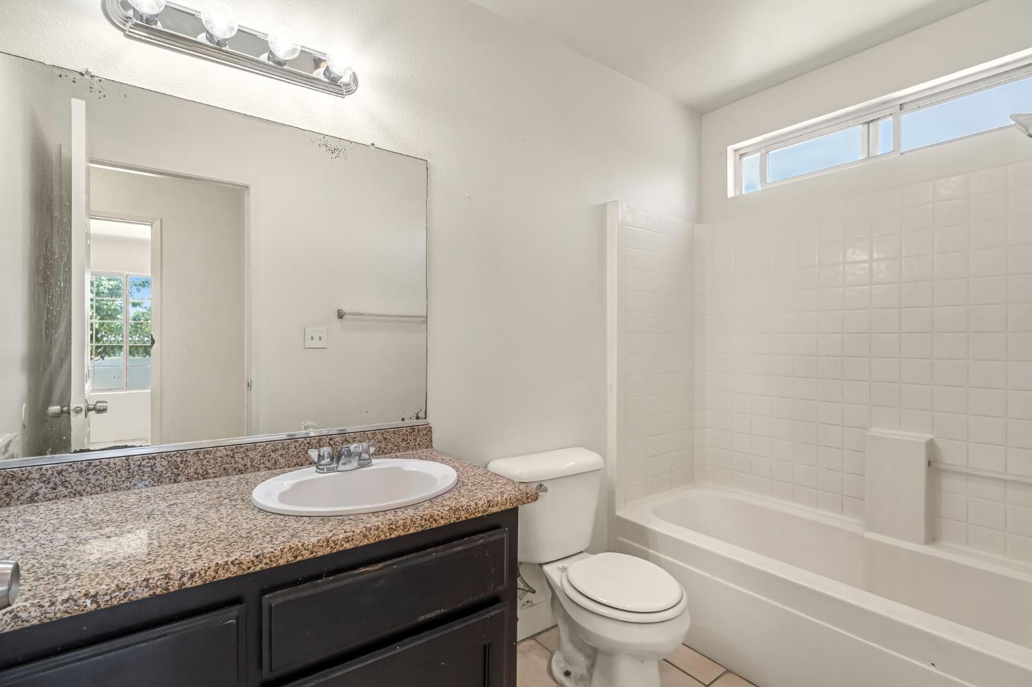 5140 E Belgravia Ave, Fresno, CA 93725