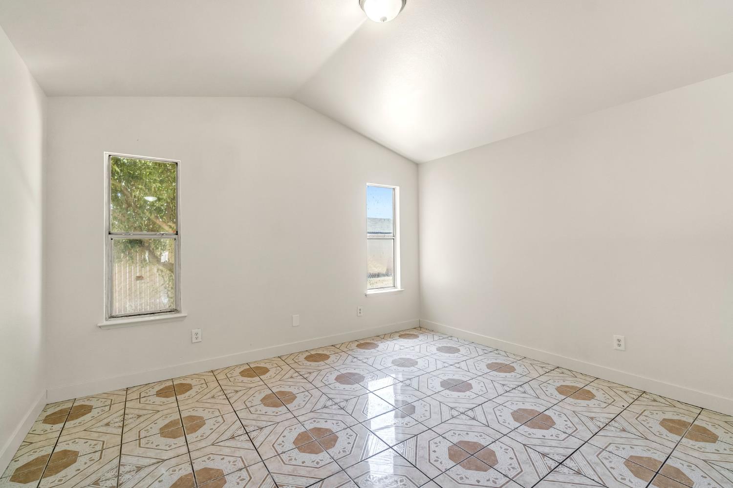 5140 E Belgravia Ave, Fresno, CA 93725