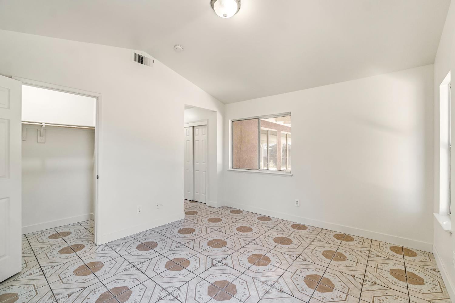 5140 E Belgravia Ave, Fresno, CA 93725