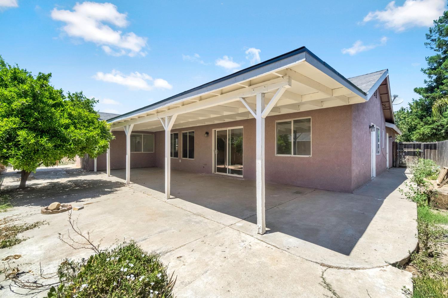 5140 E Belgravia Ave, Fresno, CA 93725