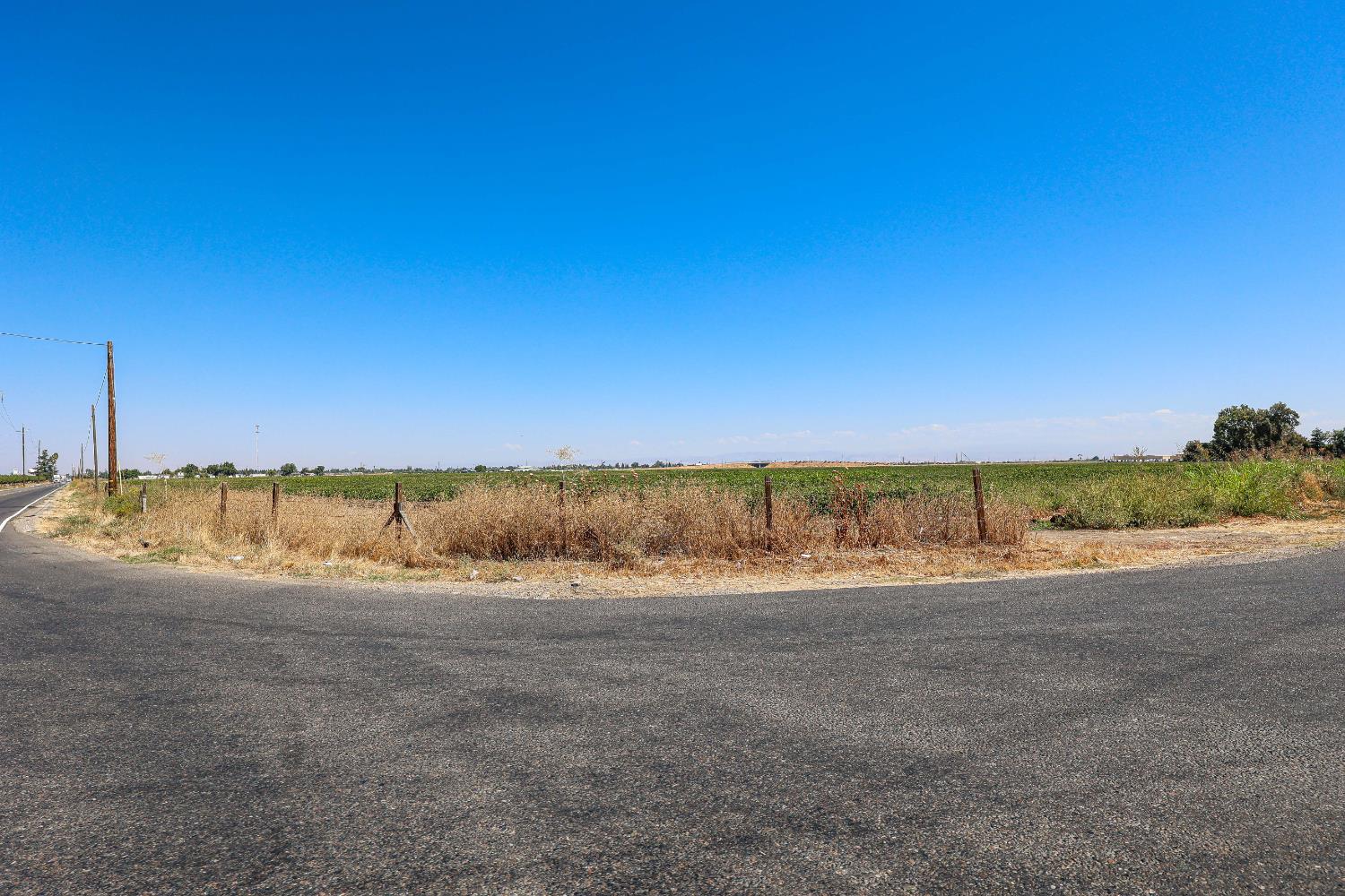 0 1/2 Henry St, Merced, CA 95341