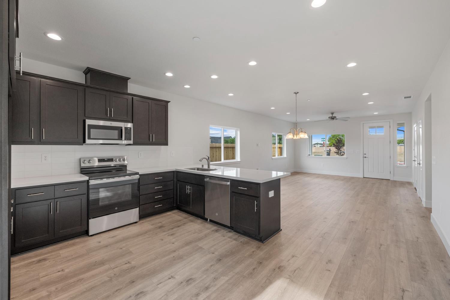 1852 Lovejoy Pl, Manteca, CA 95337